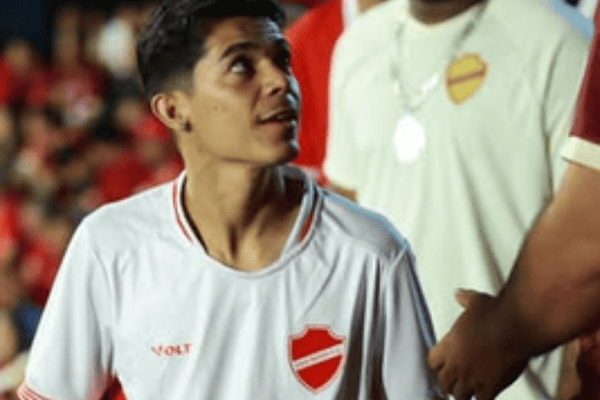 Influencer goiano detido pelo ICE nos EUA é deportado para o Brasil