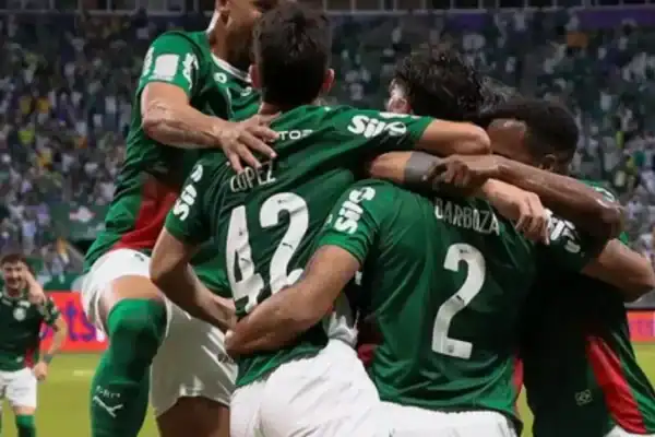 Palmeiras goleia Corinthians por 4 a 1 e fortalece confiança para decisão na Libertadores