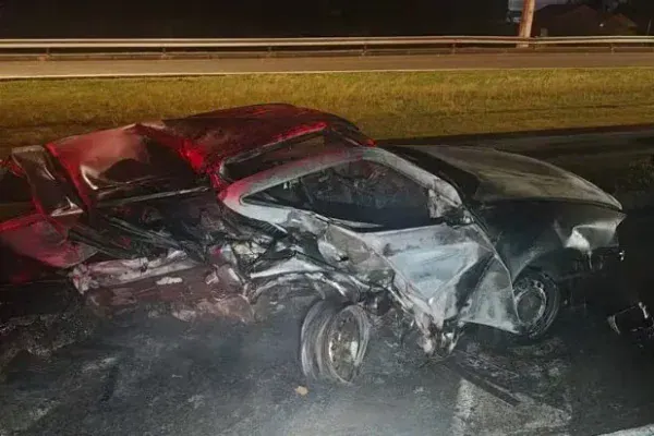 Vídeo flagra colisão violenta e carro em chamas na BR-116; motorista morre carbonizado
