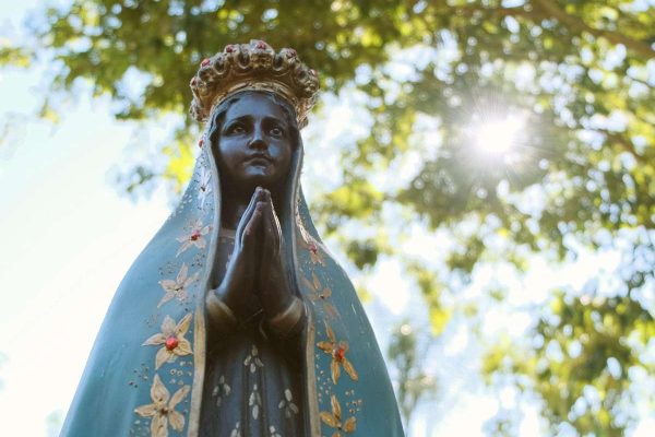 Por que Nossa Senhora Aparecida, envolvida em polêmica eleitoral, é padroeira do Brasil e feriado em 12 de outubro?