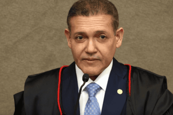 Mensagens de Vorcaro citam ministro em festa no triplex do banqueiro