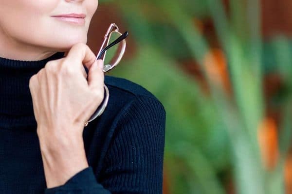 Mulheres acima de 40 ampliam cuidados com a área dos olhos