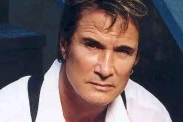 Legista aponta substância antienvelhecimento como causa da morte de Richard Norton