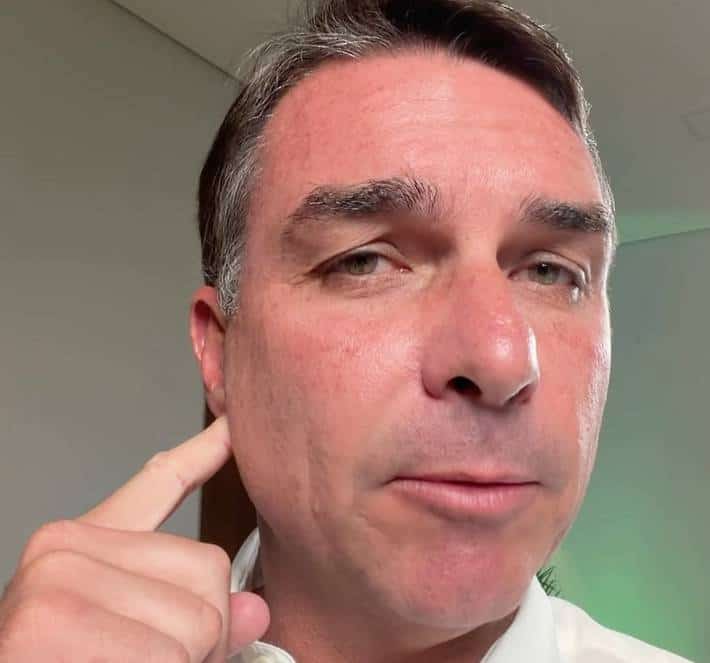 EBC rebate acusações após falha no áudio da propaganda eleitoral de Flávio Bolsonaro (Foto: Instagram)