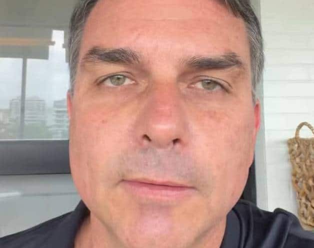 Flávio Bolsonaro acusa "amigos de Lula" após cancelamento do debate da Globo (Foto: Instagram)