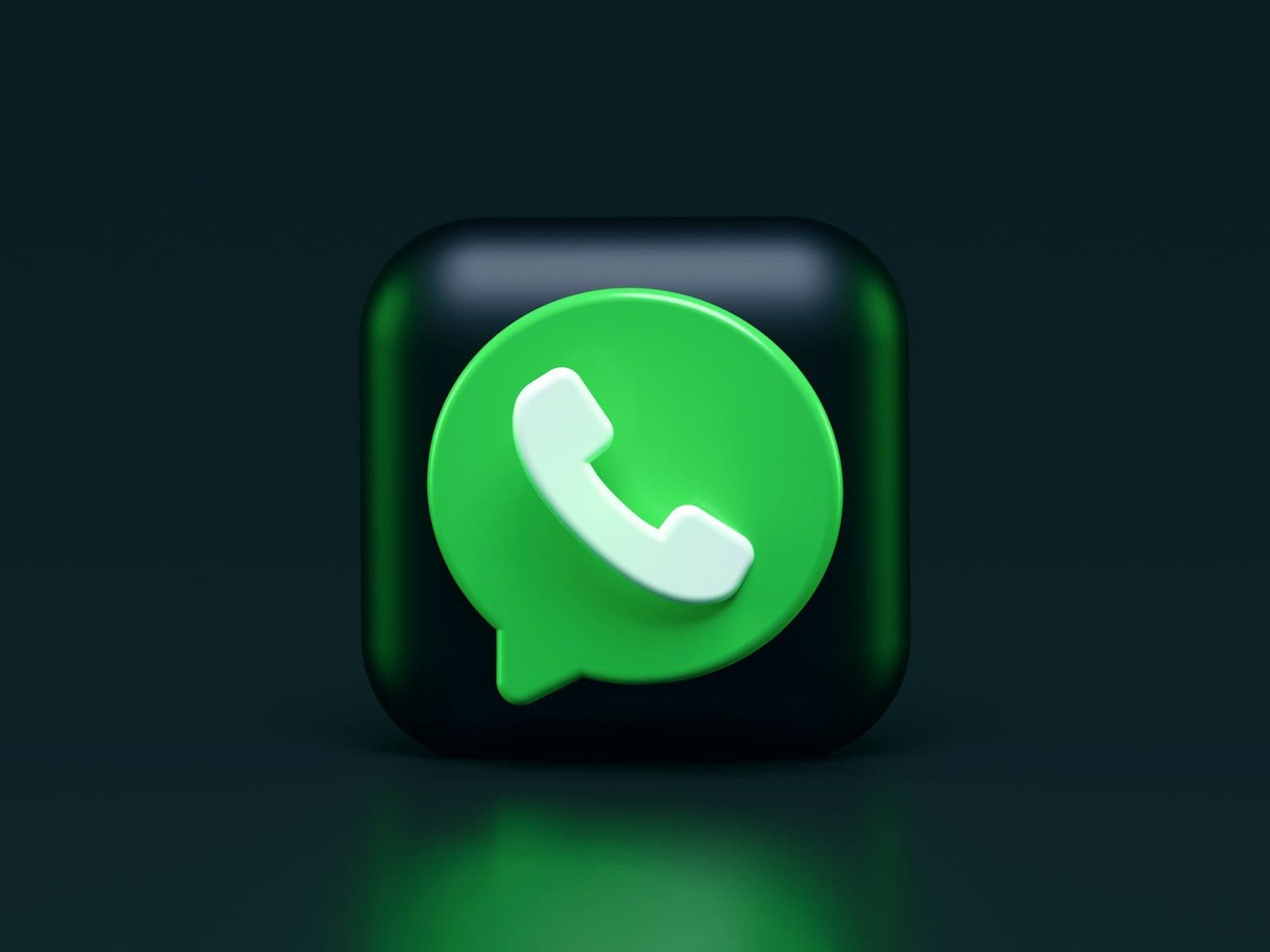 A green speech bubble icon with a white telephone handset on a dark background